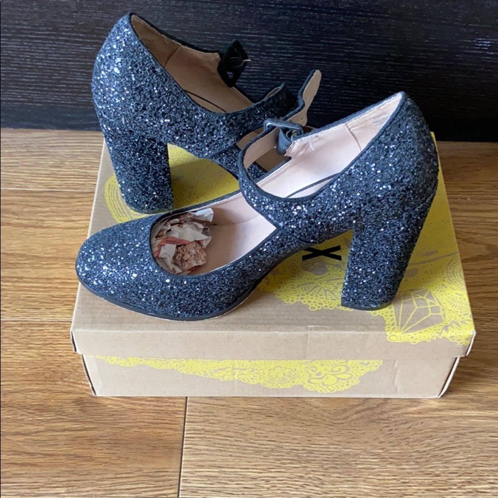 Shoes, size 11. Like new